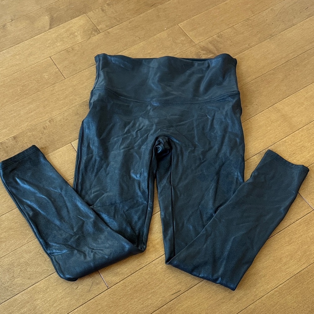NWOT SPANX Faux Leather Leggings in Large